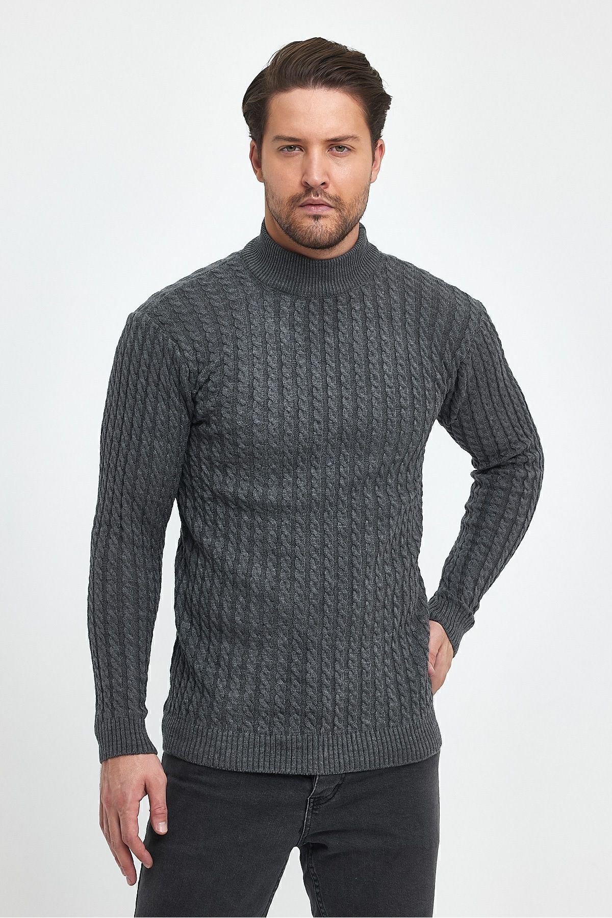 THE ANDREAS SWEATER